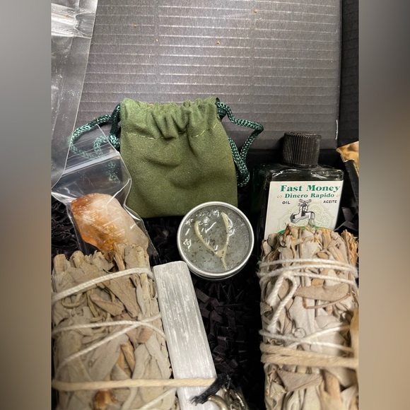 Fast Money Drawing Boxed Mojo Set with Aventurine, Selenite, & Citrine Crystals - Picture 4 of 10